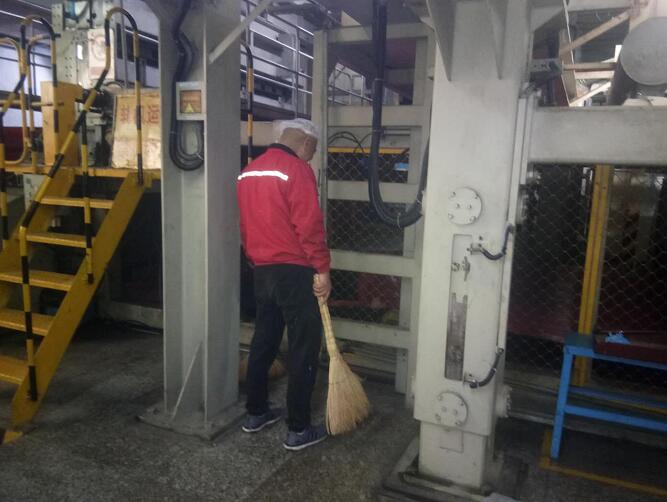 保持无纺布车间干净整洁